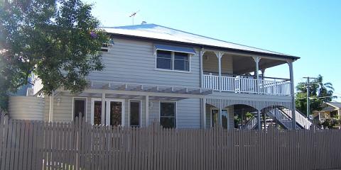 A lift & build-in-under has transformed this traditional Queenslander